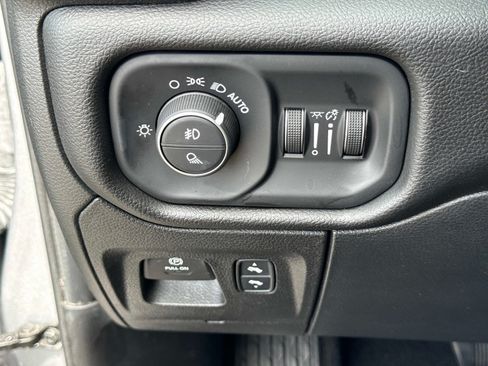 Used 2025 RAM 1500 Big Horn AWD/4WD image 32