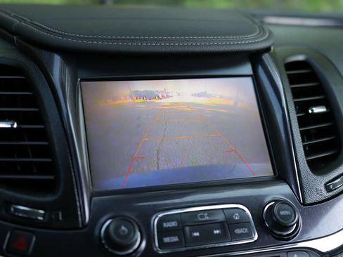 Used 2016 Chevrolet Impala LTZ FWD image 16