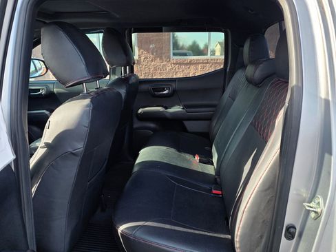 Used 2017 Toyota Tacoma TRD Off-Road image 7