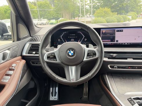 Used 2024 BMW X7 xDrive40i w/ M Sport Package AWD/4WD image 21