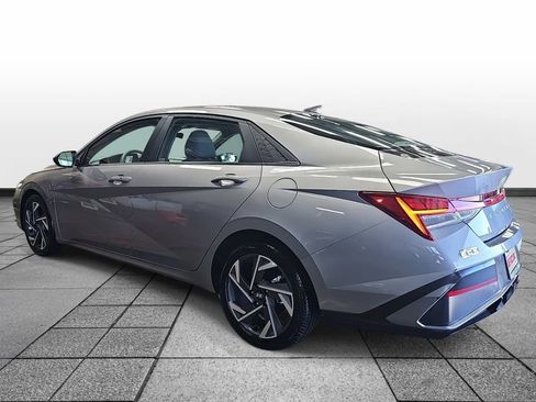 Used 2025 Hyundai Elantra SEL image 6