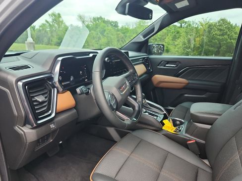 Certified 2025 GMC Canyon AT4 w/ Nightfall Edition AWD/4WD image 12