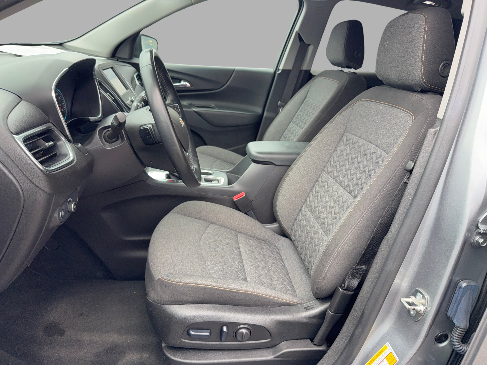 Used 2024 Chevrolet Equinox LT FWD image 11