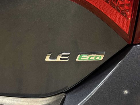 Used 2015 Toyota Corolla LE FWD image 24
