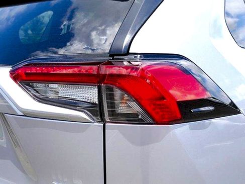 Used 2025 Toyota RAV4 XLE AWD/4WD image 5