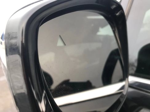 Used 2018 Chrysler Pacifica Touring-L image 11