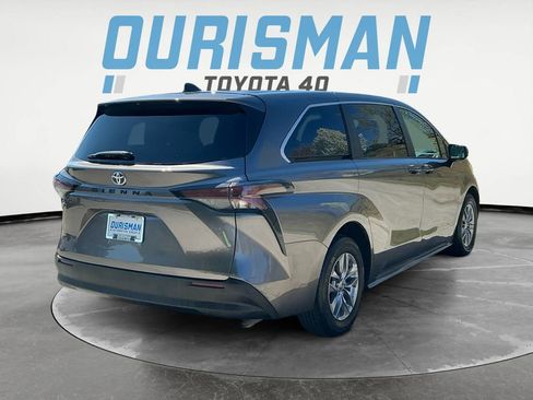 Used 2024 Toyota Sienna LE FWD image 7