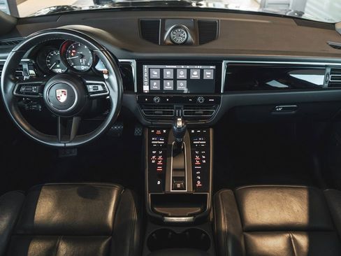 Used 2022 Porsche Macan image 11