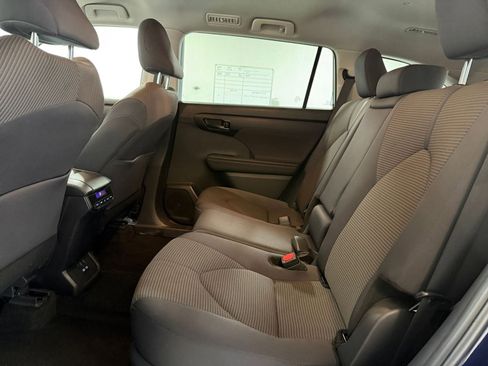 Used 2025 Toyota Highlander LE image 25