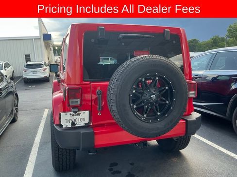 Used 2016 Jeep Wrangler Unlimited Sahara AWD/4WD image 3