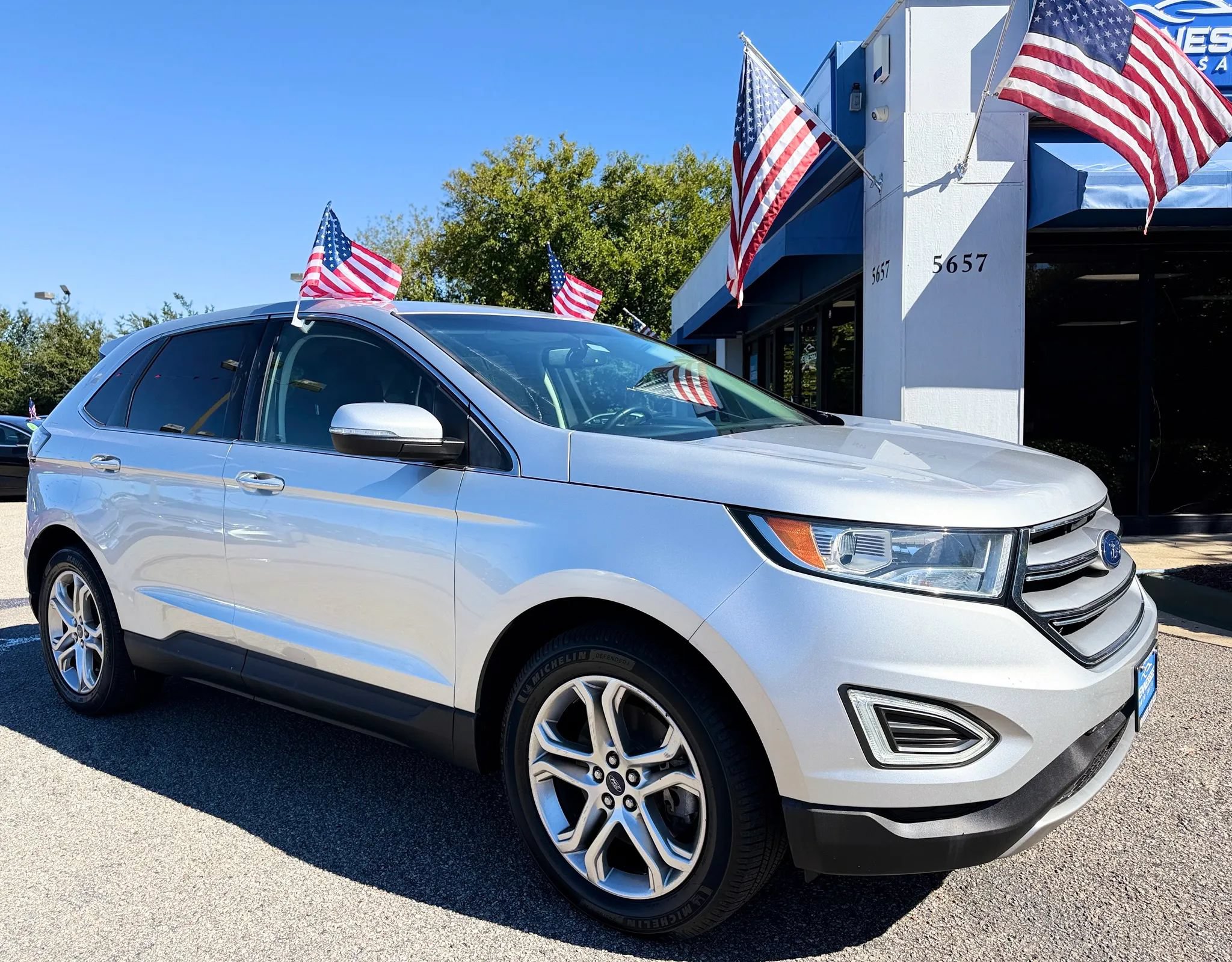 Used 2018 Ford Edge Titanium FWD image 1