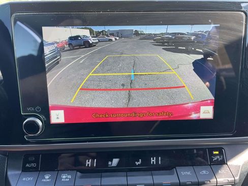 Used 2025 Toyota Camry LE image 39