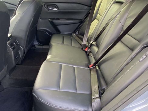 Used 2024 Nissan Rogue SL image 10