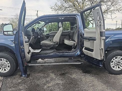 Used 2017 Ford F250 XL w/ STX Appearance Package AWD/4WD image 23