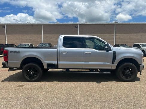 Used 2024 Ford F250 XLT w/ Black Appearance Package AWD/4WD image 15