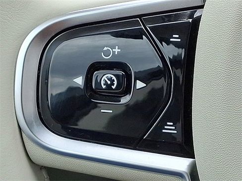 Used 2025 Volvo XC60 B5 Plus w/ Protection Package Premier image 22