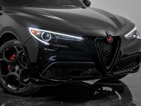 Used 2023 Alfa Romeo Stelvio Veloce AWD/4WD image 2