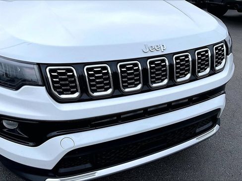 Used 2025 Jeep Compass Limited AWD/4WD image 33