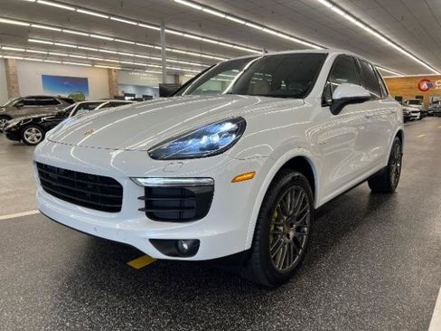 Used 2017 Porsche Cayenne S Platinum w/ Premium Package Plus (Pjy) AWD/4WD image 2