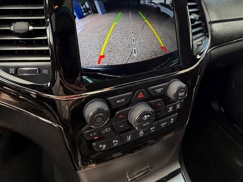 Used 2019 Jeep Grand Cherokee High Altitude RWD image 13