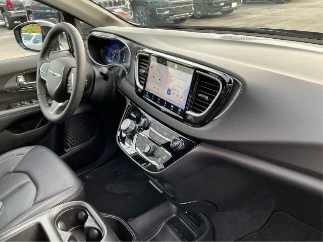 Used 2026 Chrysler Pacifica Select FWD image 21