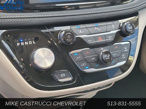 Used 2023 Chrysler Pacifica Touring-L FWD image 20