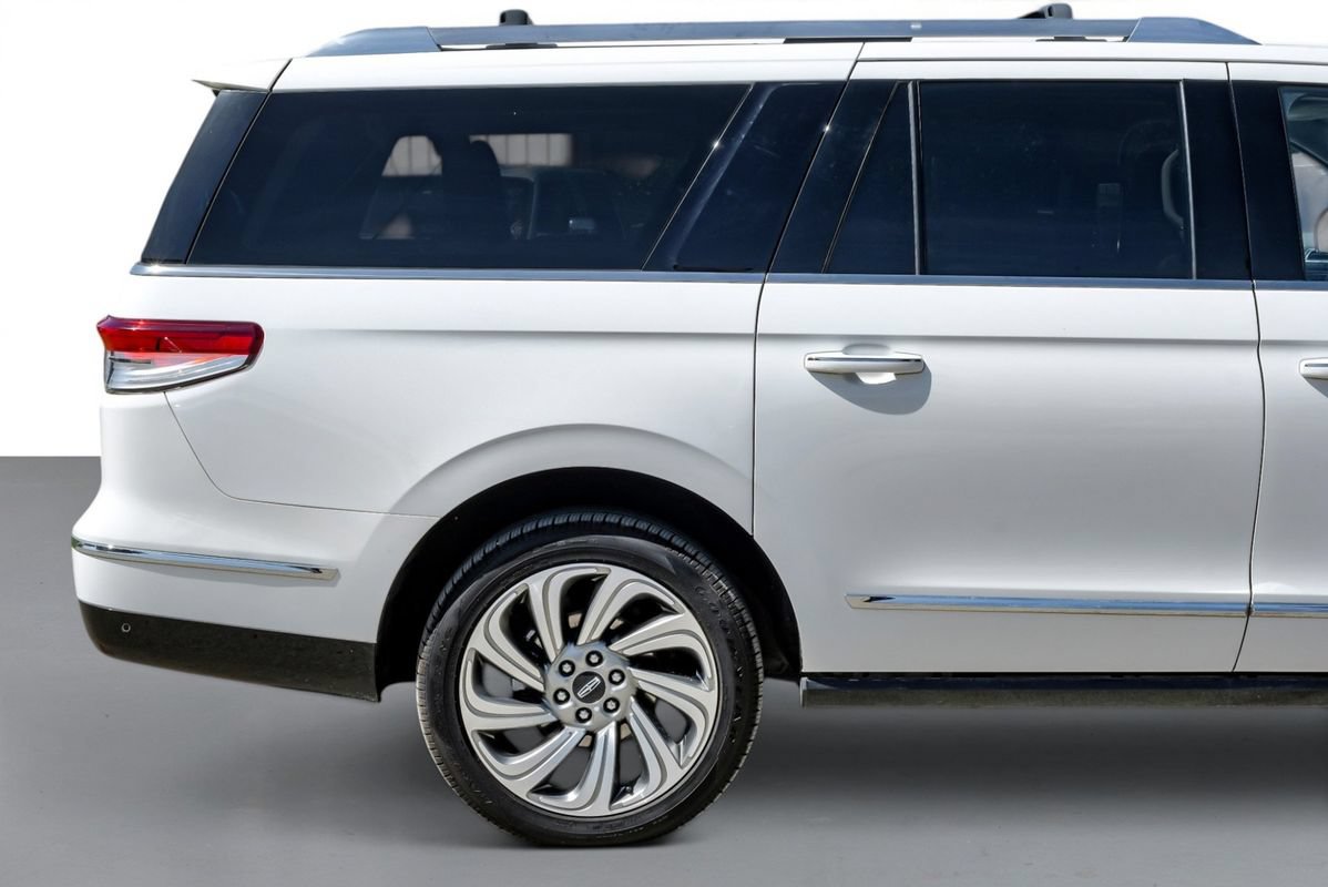 Used 2023 Lincoln Navigator L Reserve AWD/4WD image 6