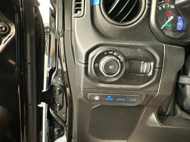 Used 2024 Jeep Wrangler Unlimited Rubicon 4xe w/ Technology Group AWD/4WD image 18