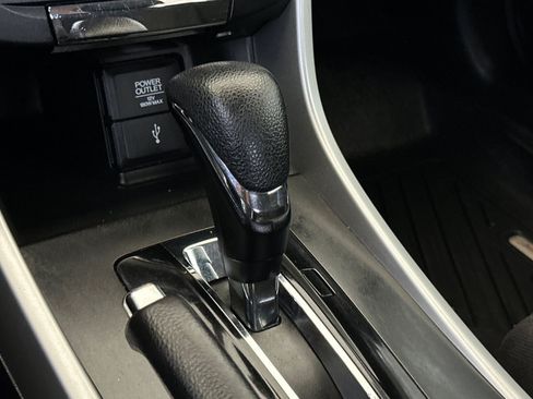 Used 2013 Honda Accord LX image 17