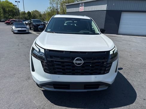 New 2026 Nissan Pathfinder Platinum AWD/4WD image 8