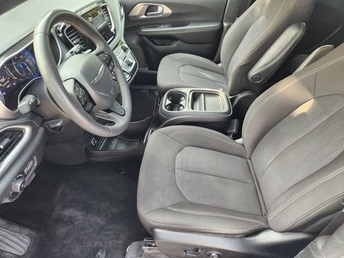 Used 2023 Chrysler Pacifica Touring w/ S Appearance Package FWD image 12