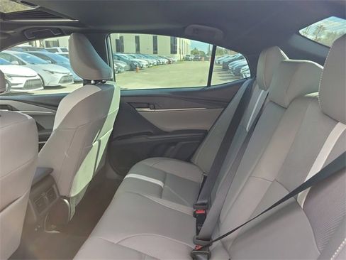Used 2025 Toyota Camry SE image 6