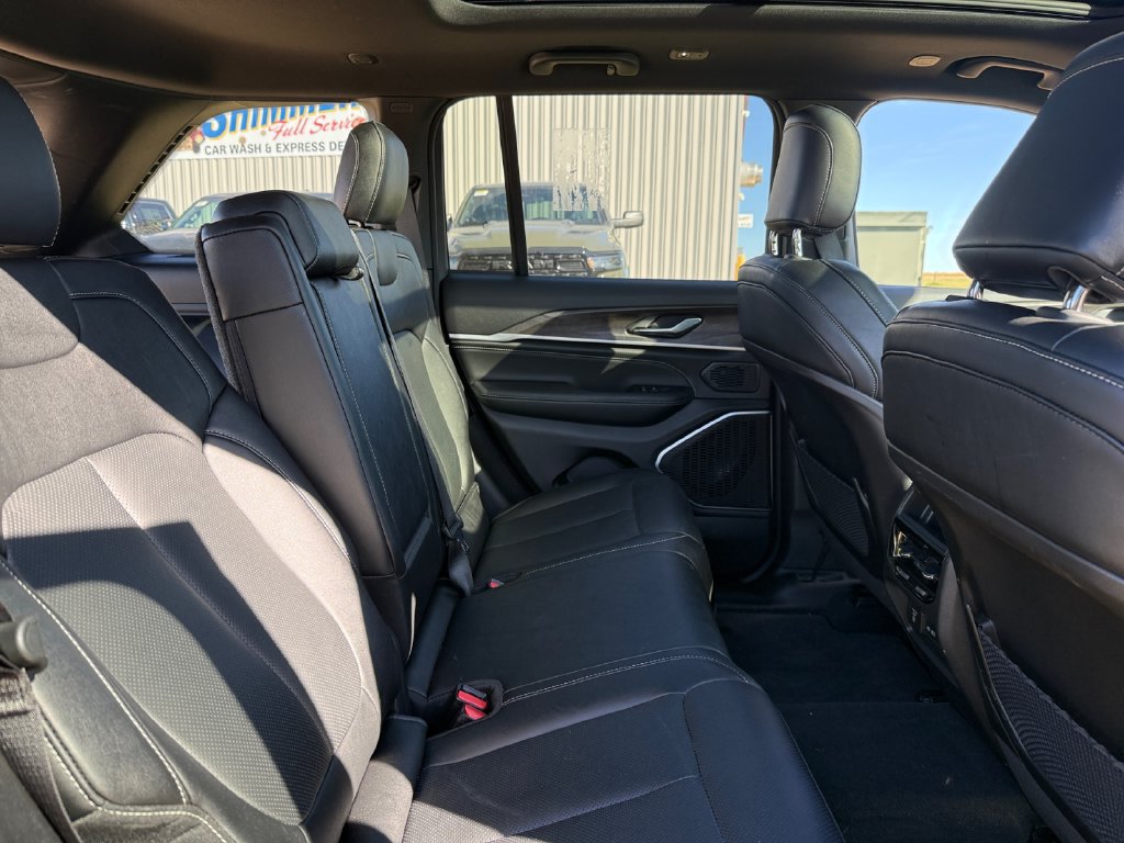 Used 2026 Jeep Grand Cherokee Limited AWD/4WD image 39