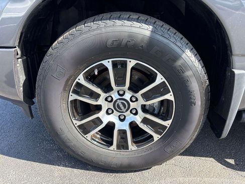 Used 2024 Nissan Titan SV w/ SV Convenience Package image 7