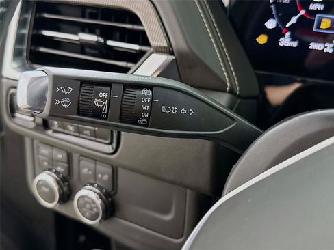 Used 2025 GMC Yukon Elevation AWD/4WD image 5