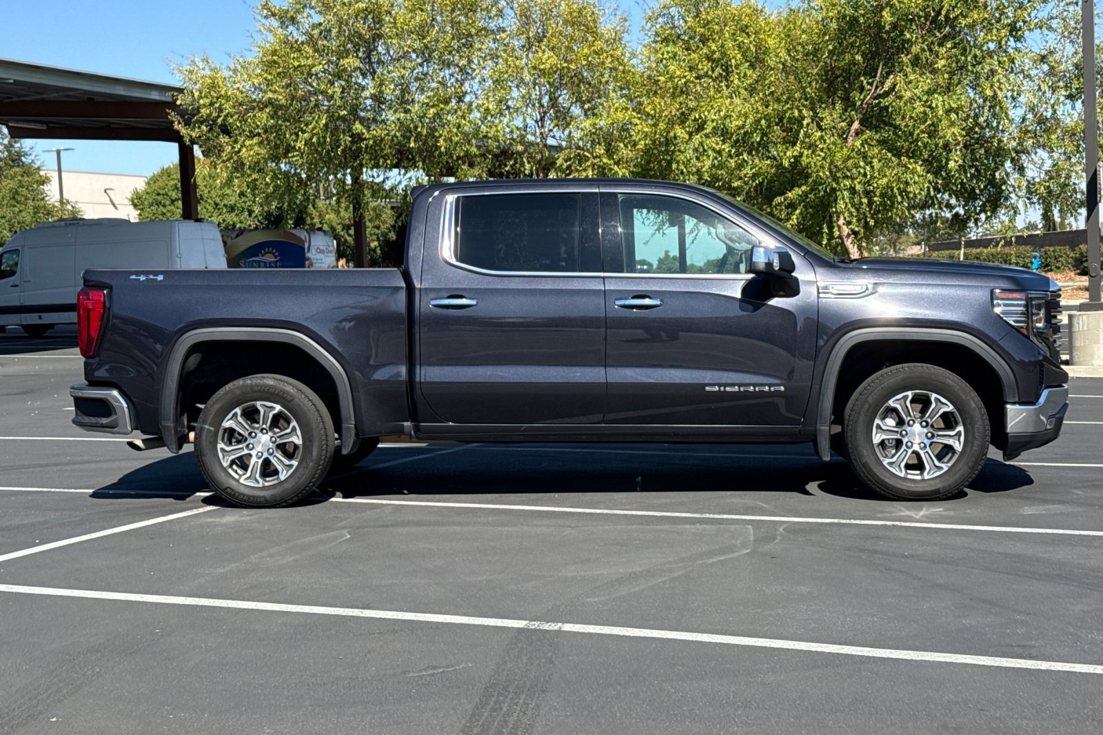 Used 2025 GMC Sierra 1500 SLT AWD/4WD image 10