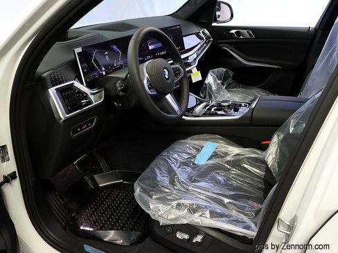 Used 2026 BMW X7 xDrive40i w/ M Sport Package image 11