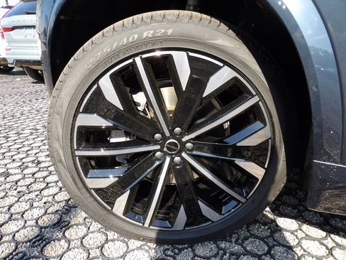 New 2026 Volvo XC90 B6 Plus w/ Protection Package Premier AWD/4WD image 32