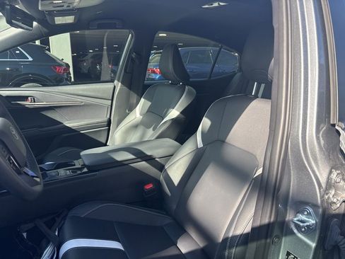 Used 2025 Toyota Camry SE image 13