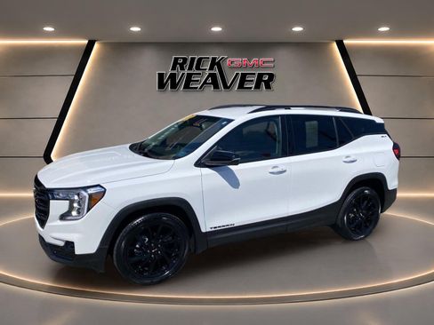 Used 2023 GMC Terrain SLT w/ Tech Package AWD/4WD image 2