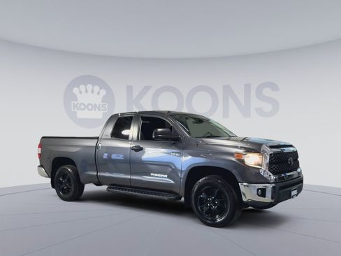 Used 2018 Toyota Tundra SR5 AWD/4WD image 2