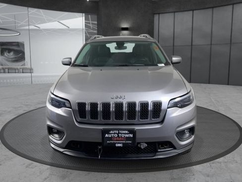 Used 2019 Jeep Cherokee Latitude Plus w/ Comfort/Convenience Group AWD/4WD image 2