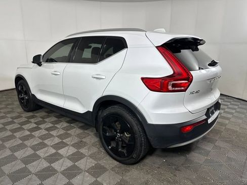 Used 2024 Volvo XC40 B5 Core image 5