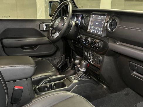 Used 2023 Jeep Wrangler Unlimited Sahara w/ Cold Weather Group AWD/4WD image 11
