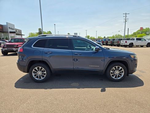 Used 2020 Jeep Cherokee Latitude Plus AWD/4WD image 3