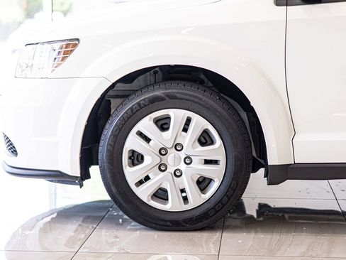 Used 2018 Dodge Journey SE FWD image 8