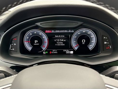 Used 2025 Audi Q8 Premium Plus image 33