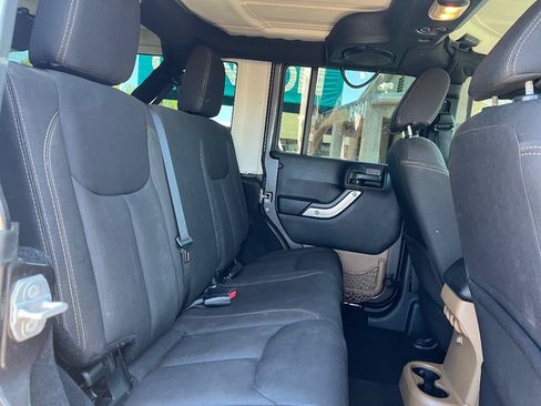 Used 2014 Jeep Wrangler Unlimited Sahara w/ Connectivity Group AWD/4WD image 29