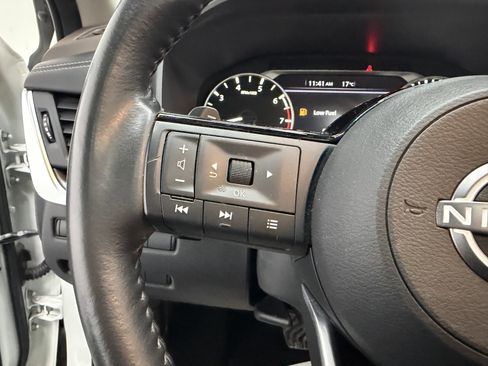 Used 2023 Nissan Rogue SV image 17