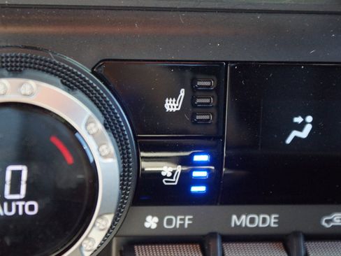 Used 2025 Toyota Tacoma TRD Off-Road AWD/4WD image 8